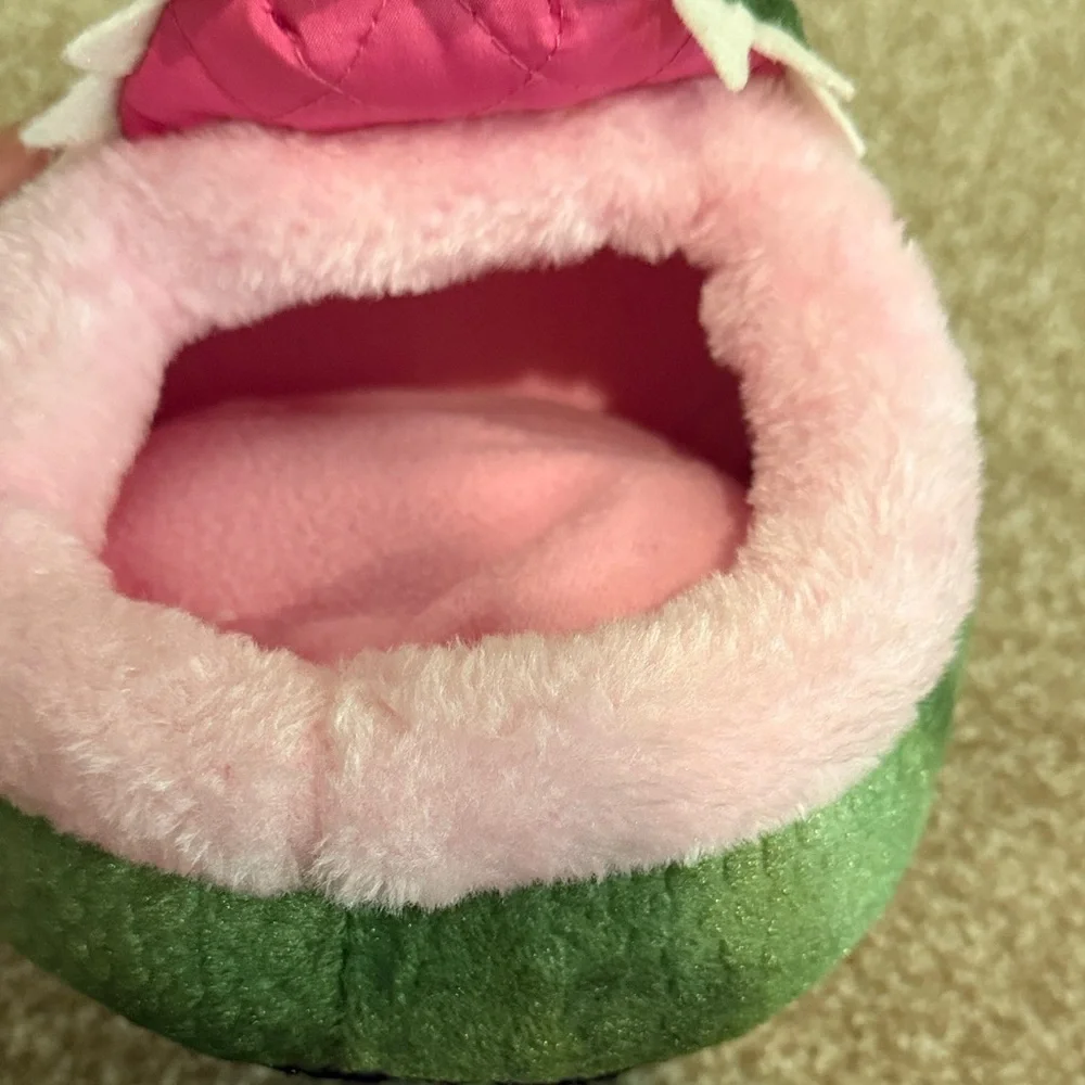 Reptile Plush Hideout - Green and Pink never used but no tags